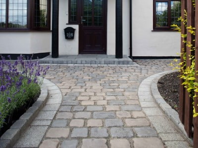 Reading Paving Contractors Laying Cobblestones in Reading Reading Paving Contractors Laying Cobblestones in Reading